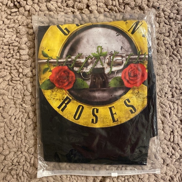 🆕 GUNS N ROSES- Unisex T-Shirt NIP- Sz L Classic Band Logo T-Shirt - Picture 7 of 7
